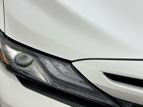 Used 2022 Toyota Camry XSE image 9