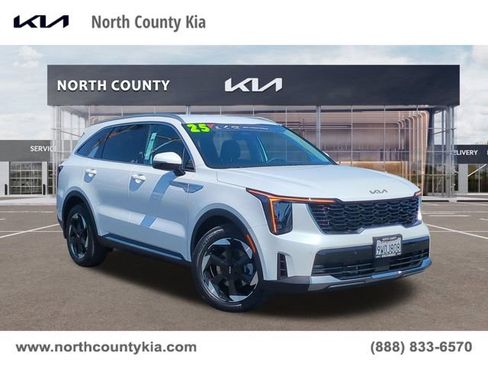 Certified 2025 Kia Sorento EX FWD image 1