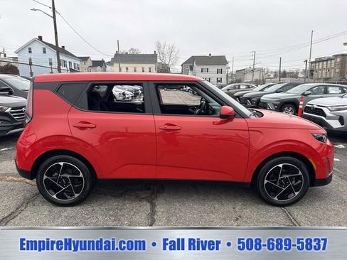 Used 2023 Kia Soul EX FWD image 3