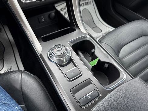 Used 2018 Ford Fusion SE w/ Fusion SE Technology Package image 14