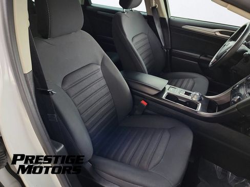Used 2018 Ford Fusion SE FWD image 18