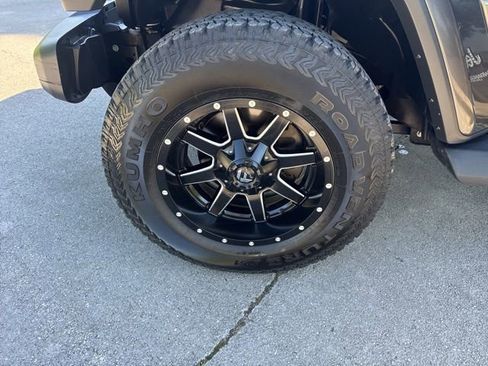 Used 2018 Jeep Wrangler Unlimited Sahara AWD/4WD image 16