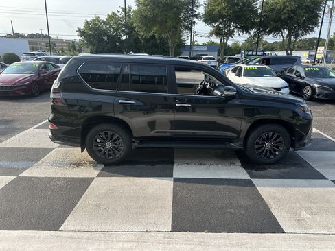Used 2023 Lexus GX 460 Luxury w/ Sport Design Package AWD/4WD image 3