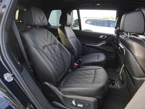 Used 2024 BMW X7 xDrive40i w/ M Sport Package AWD/4WD image 24