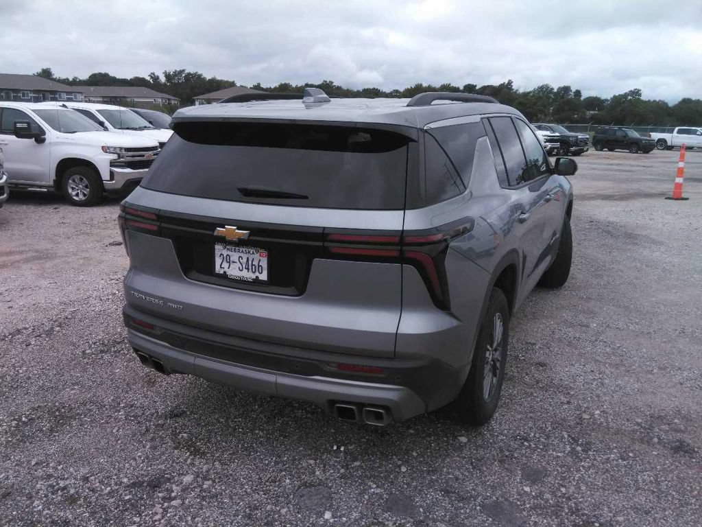 Used 2025 Chevrolet Traverse LT w/ Driver Confidence Package AWD/4WD image 6