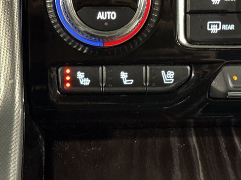 Used 2021 GMC Yukon Denali w/ Denali Premium Package image 27