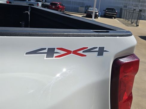 Used 2024 Chevrolet Silverado 3500 LT w/ Convenience Package image 9