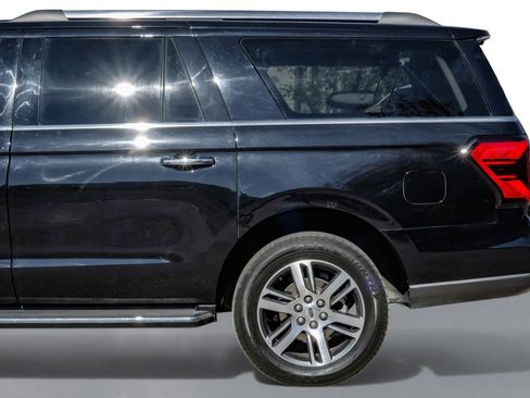 Used 2022 Ford Expedition Max Limited image 11