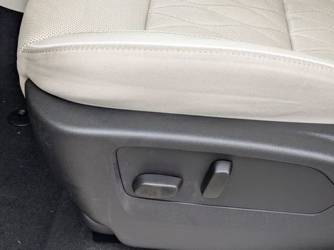 Used 2023 Buick Envision Avenir image 24