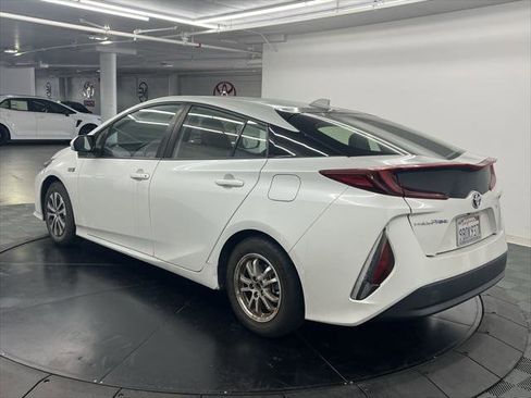Certified 2022 Toyota Prius Prime XLE image 3