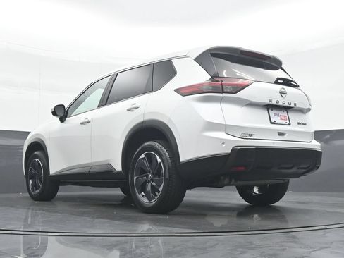 Used 2024 Nissan Rogue SV AWD/4WD image 29
