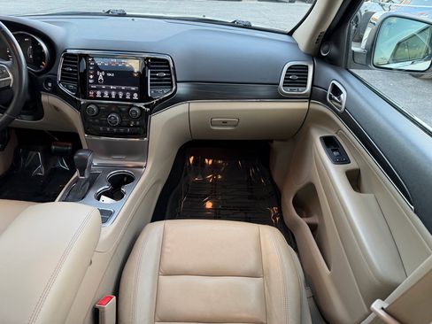 Used 2020 Jeep Grand Cherokee Limited image 23