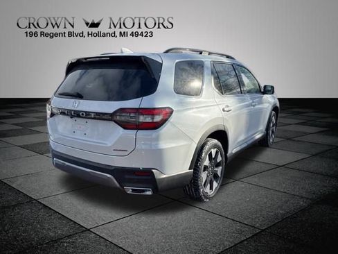 New 2026 Honda Pilot Touring image 9