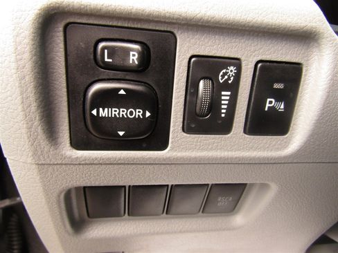 Used 2011 Toyota 4Runner SR5 w/ Premium Pkg w/Leather AWD/4WD image 29