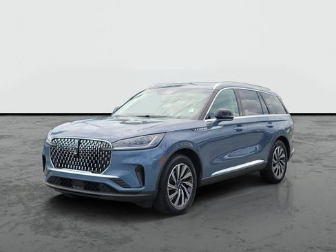 Used 2025 Lincoln Aviator AWD image 2