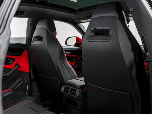 Used 2025 Lamborghini Urus SE AWD/4WD image 34