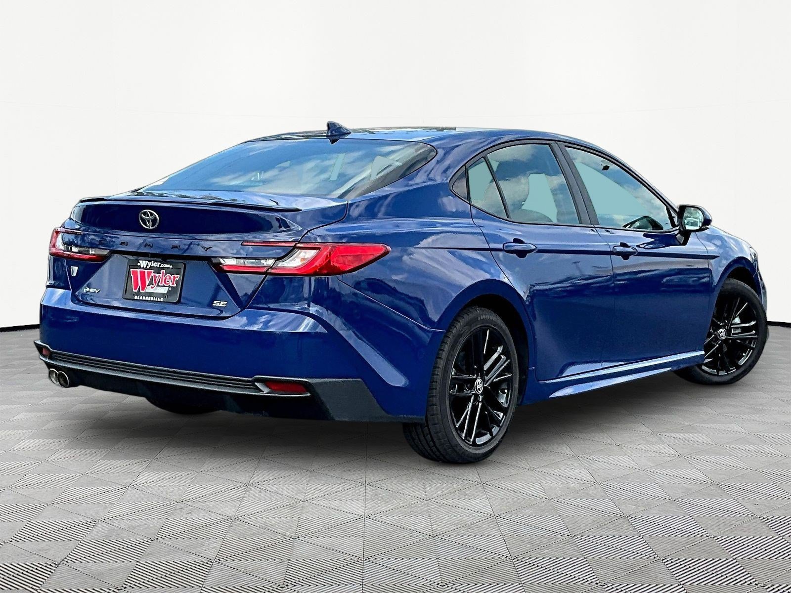 Used 2025 Toyota Camry SE FWD image 6