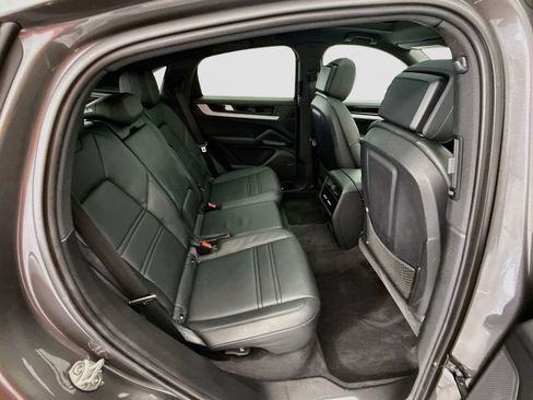 Certified 2024 Porsche Cayenne Coupe AWD/4WD image 22