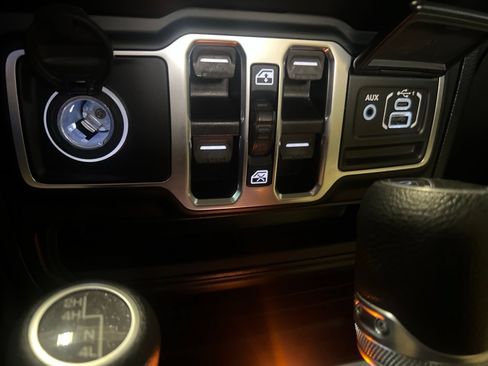 Used 2021 Jeep Gladiator Overland AWD/4WD image 37