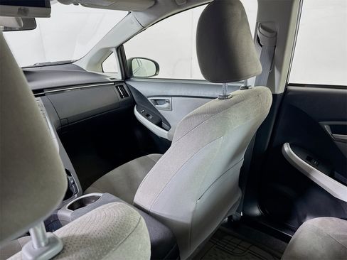 Used 2015 Toyota Prius Four image 18