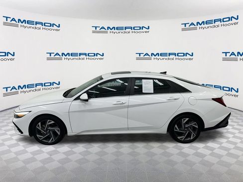 Used 2025 Hyundai Elantra SEL FWD image 2