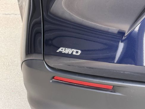Used 2024 Toyota Sienna LE AWD/4WD image 13