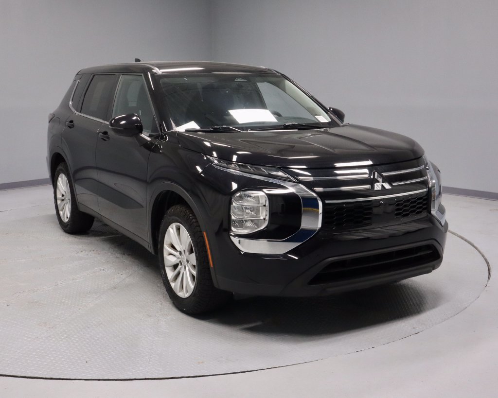 Used 2025 Mitsubishi Outlander ES AWD/4WD image 1