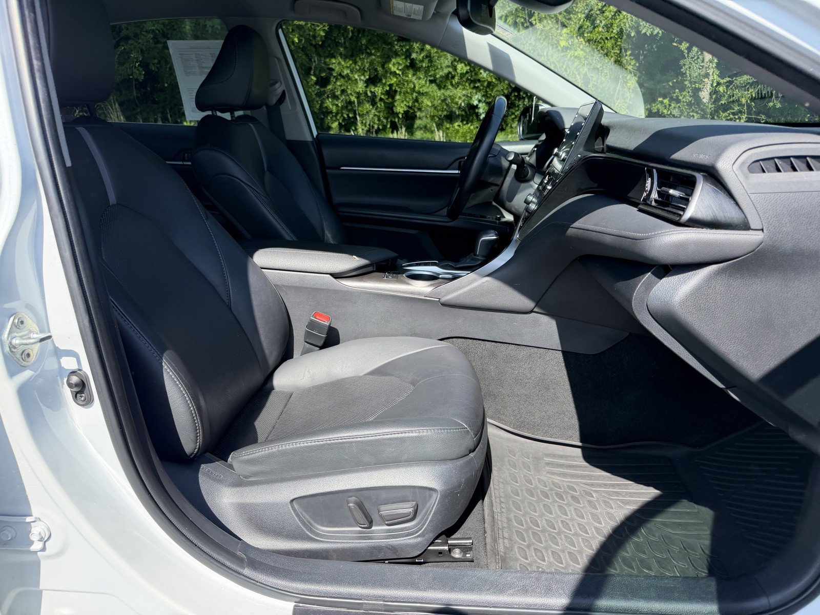 Used 2023 Toyota Camry XLE FWD image 13