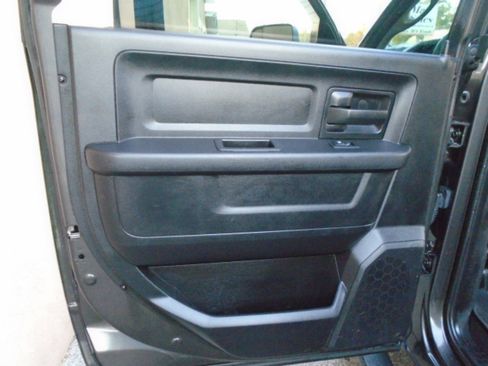 Used 2018 RAM 3500 Tradesman w/ Chrome Appearance Group image 11