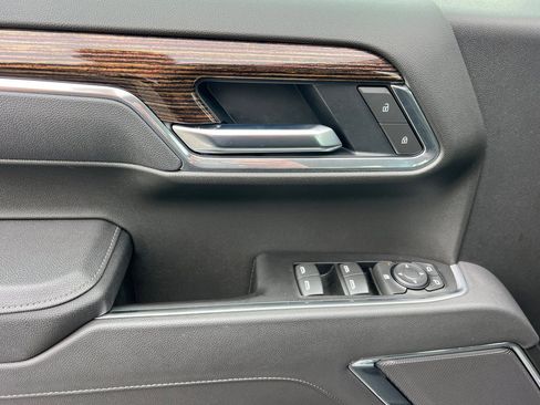 Used 2025 GMC Sierra 1500 SLE image 12