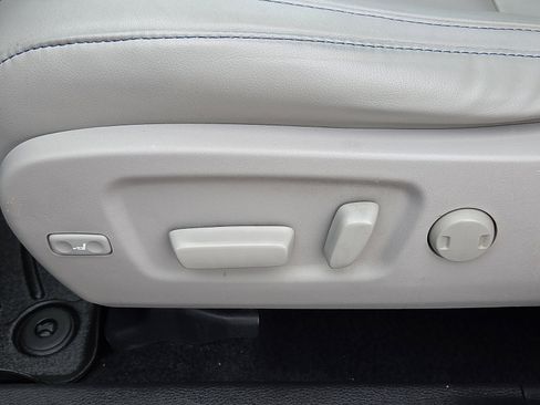 Used 2016 Toyota Highlander XLE AWD/4WD image 16