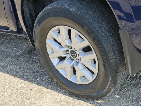 Used 2022 Nissan Frontier SV w/ Technology Package image 7