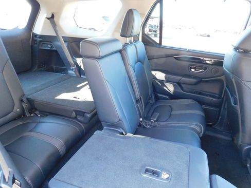 Certified 2025 Honda Pilot EX-L image 4