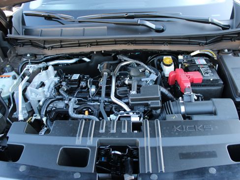 Certified 2025 Nissan Kicks SR w/ SR Premium Package AWD/4WD image 31