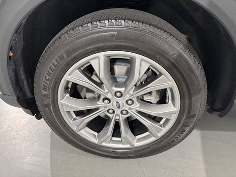 Used 2023 Ford Explorer Limited w/ Limited Technology Package image 6