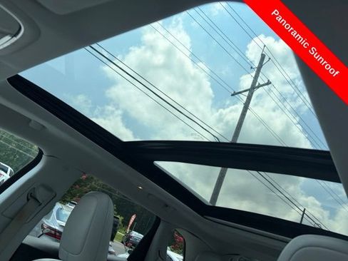Used 2021 Jeep Cherokee Latitude Plus w/ Sun & Sound Group AWD/4WD image 17