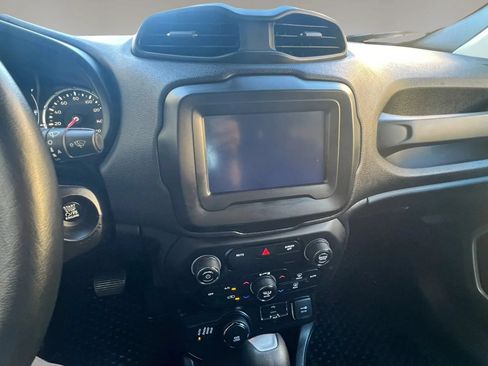 Used 2020 Jeep Renegade Latitude w/ Cold Weather Group AWD/4WD image 21