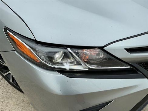 Used 2018 Toyota Camry SE FWD image 13
