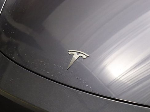 Used 2022 Tesla Model Y Long Range image 3