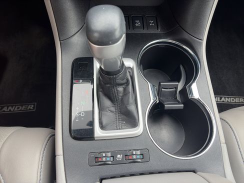 Used 2019 Toyota Highlander Limited Platinum AWD/4WD image 21