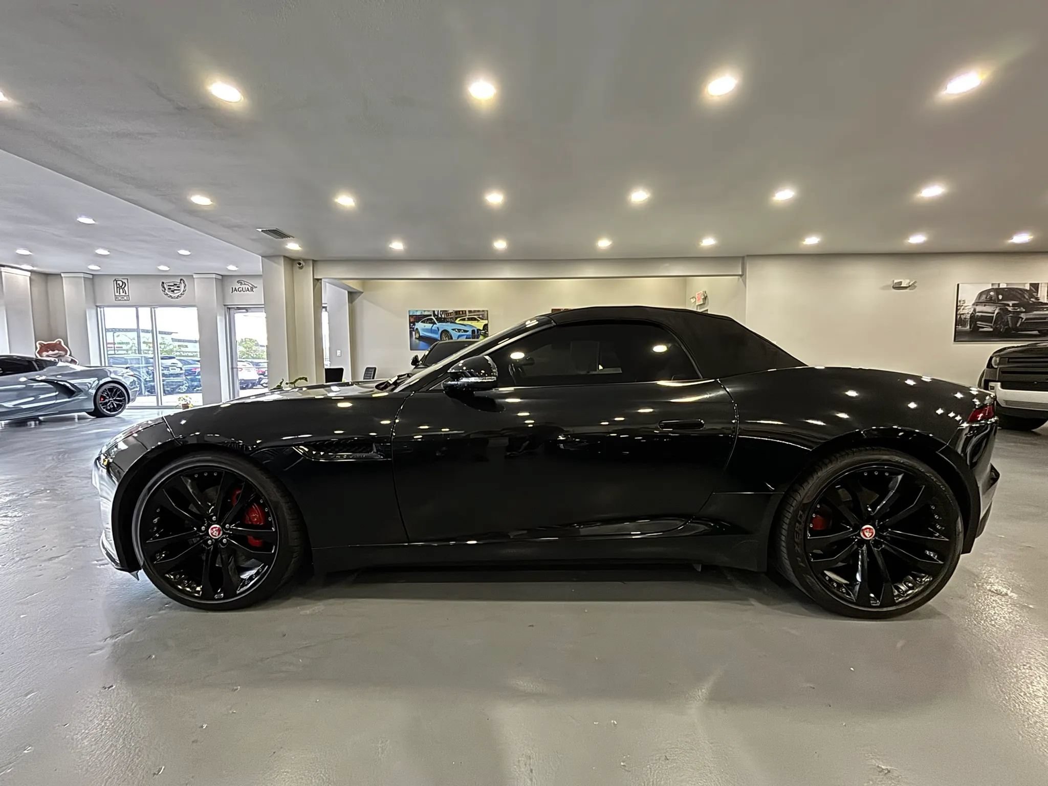 Used 2020 Jaguar F-TYPE Convertible RWD image 4