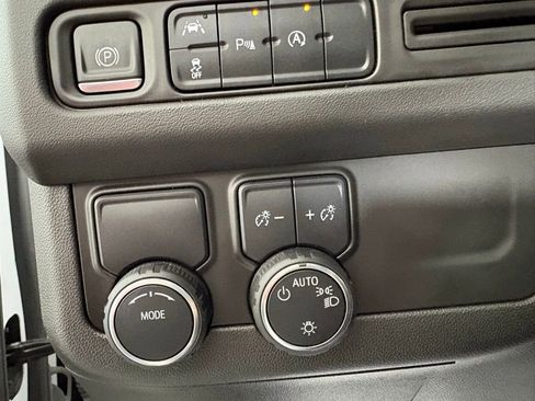 Used 2023 Chevrolet Suburban Premier RWD image 21