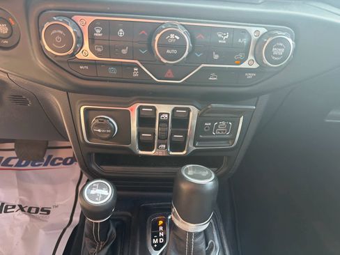 Used 2023 Jeep Wrangler Unlimited Sahara w/ Cold Weather Group AWD/4WD image 19
