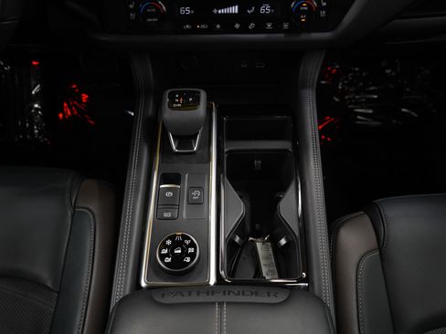Used 2024 Nissan Pathfinder Platinum AWD/4WD image 19