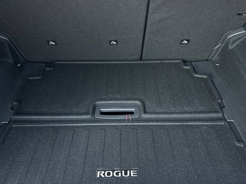 New 2026 Nissan Rogue Platinum image 18