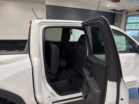 New 2025 GMC Canyon Elevation w/ Convenience Package image 15