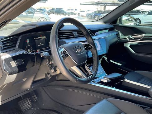 Used 2023 Audi e-tron Premium Plus w/ Premium Plus Package image 17