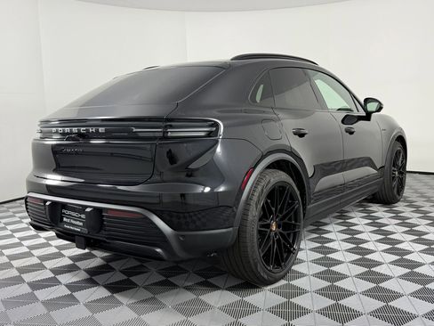 Certified 2025 Porsche Macan 4S Electric AWD/4WD image 9