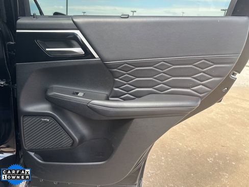 Used 2025 Mitsubishi Outlander SEL image 28