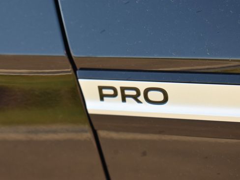 Used 2022 Volkswagen ID.4 Pro image 12